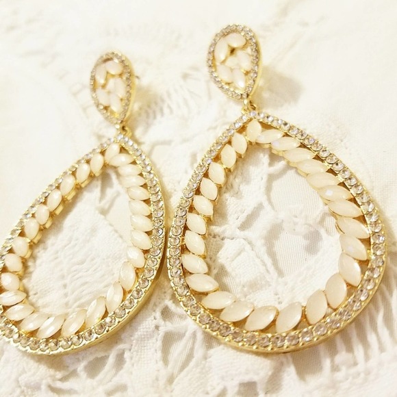 Pink Pearl & Bling Oval Shaped Earrings • Pierced - Picture 1 of 2